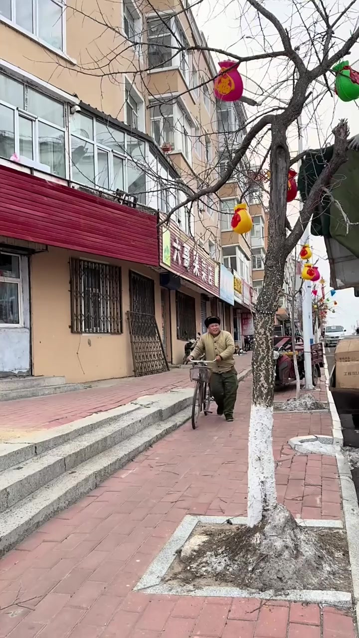 睡在人屋里等饭吃的我还是第一次见，今天整点猪头骨炖酸菜