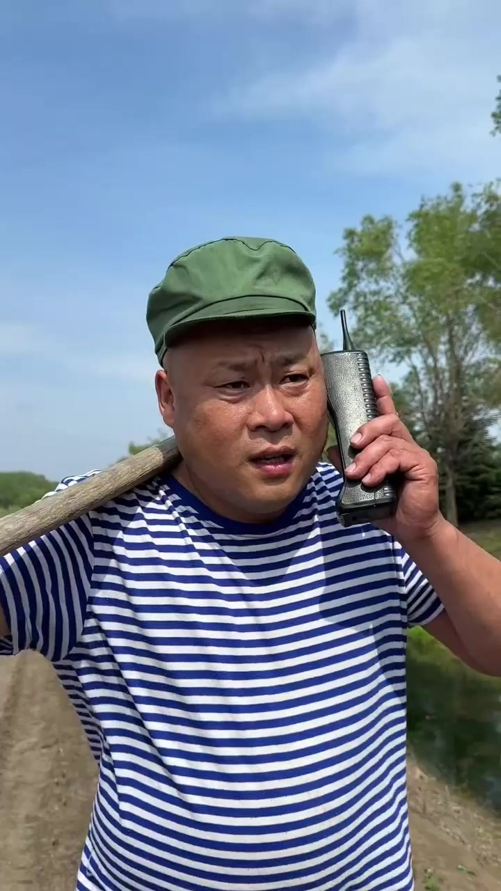 麻辣鸭货太美味，隔壁寡妇都来不及坐下吃了