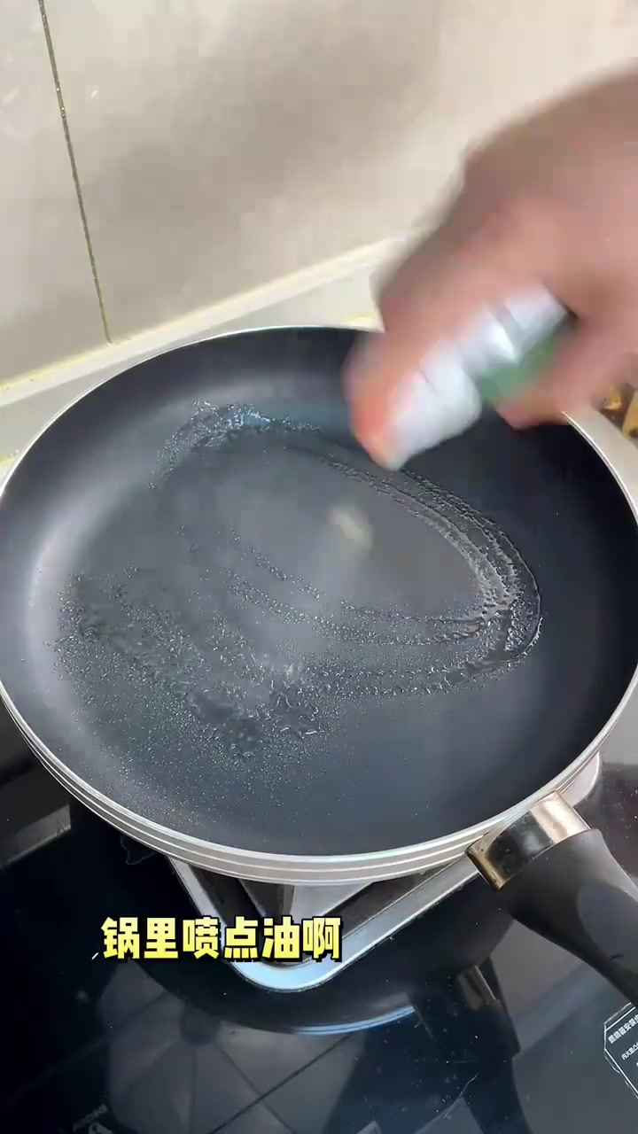 呀吼，今天给减脂期的女朋友做低卡豆皮大菜包