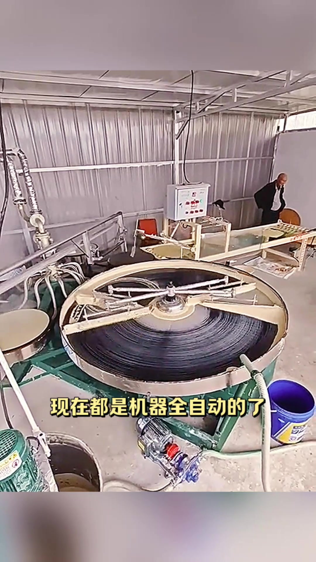 这是全自动摊煎饼呢