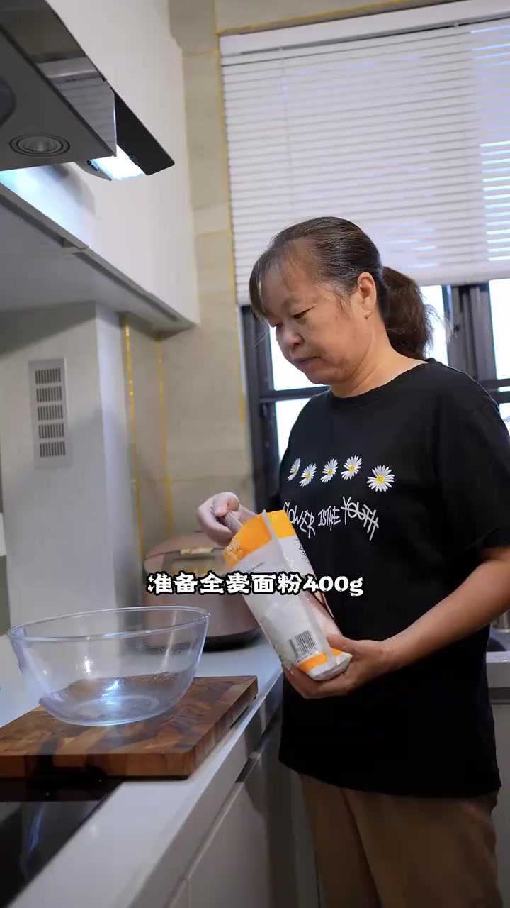 给儿媳妇做了一个全麦花生酱烧饼,全麦面粉的又一个新做法