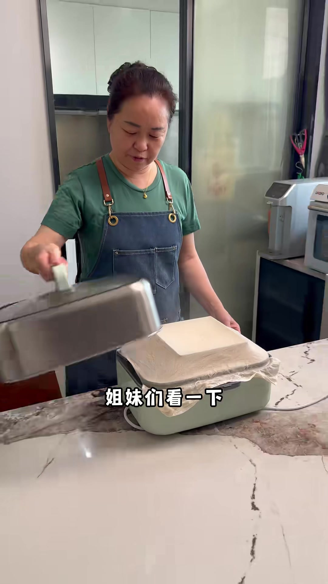 玉米面松糕你们都可以给娃试试，口感绵软，香香甜甜的特别好吃