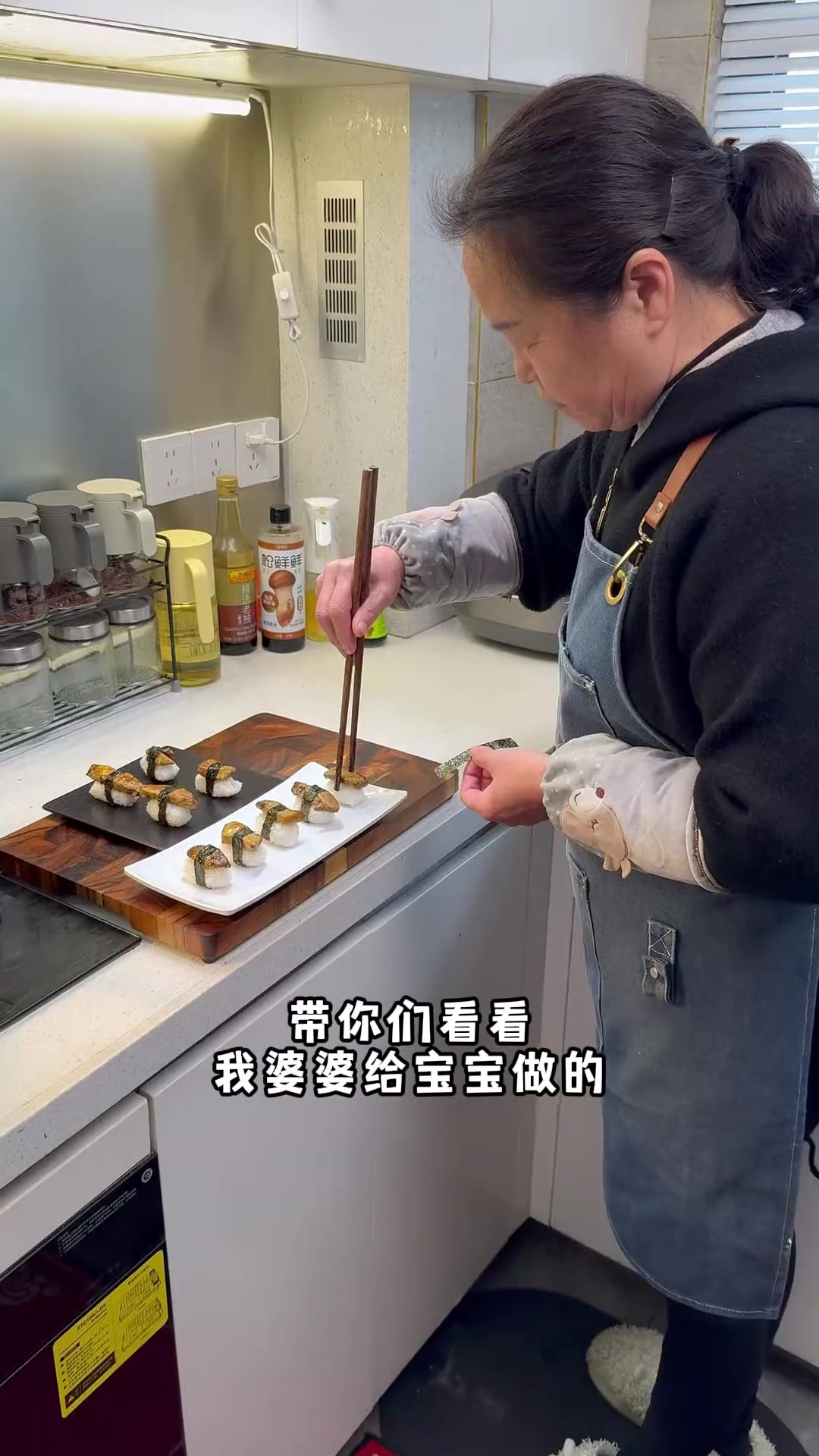 婆婆做了宝宝版的鹅肝寿司,我们去料理店都舍不得多点两个