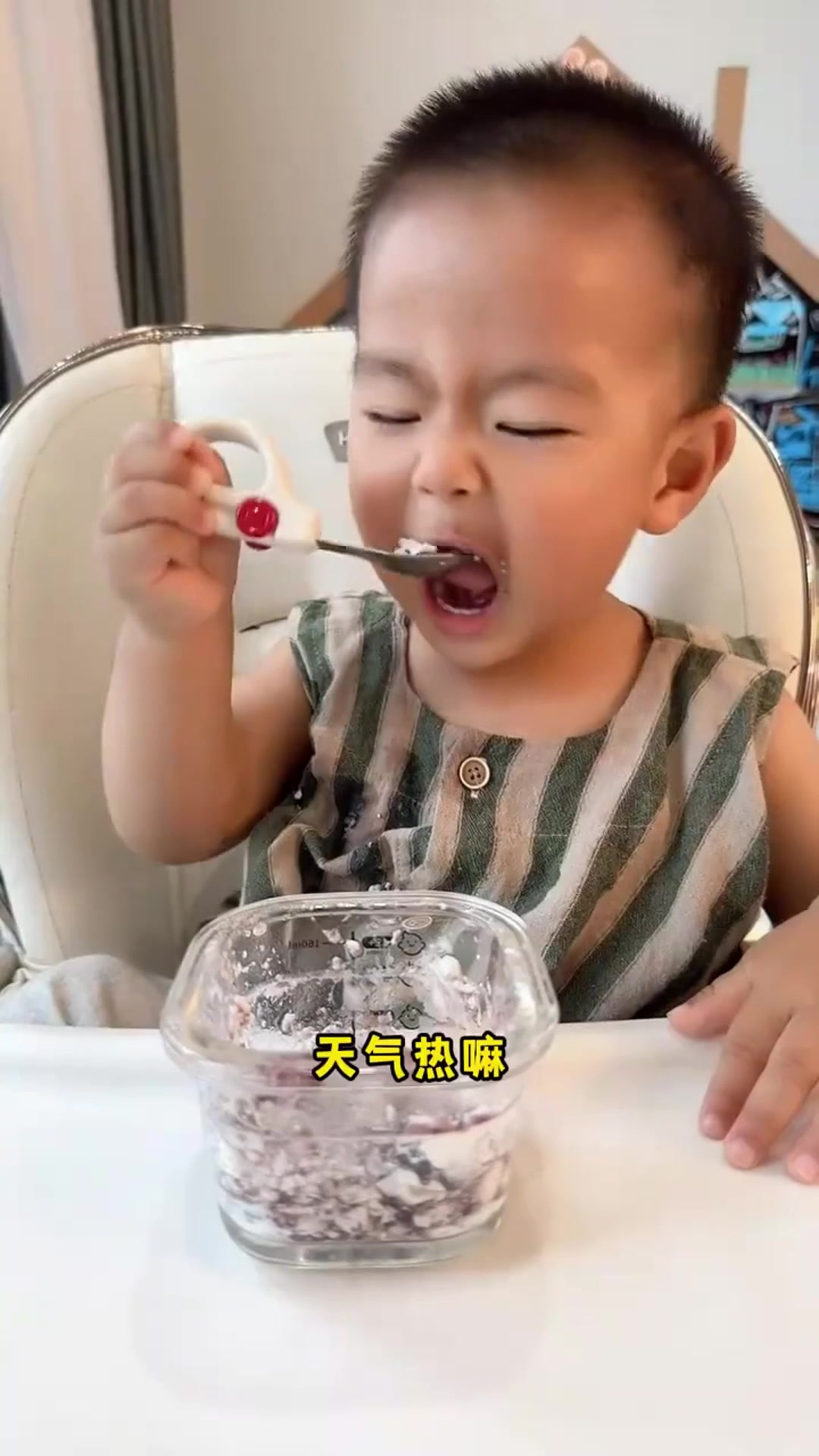 我婆婆今天做的这个双皮奶真的太赞了，比外面卖的还好吃