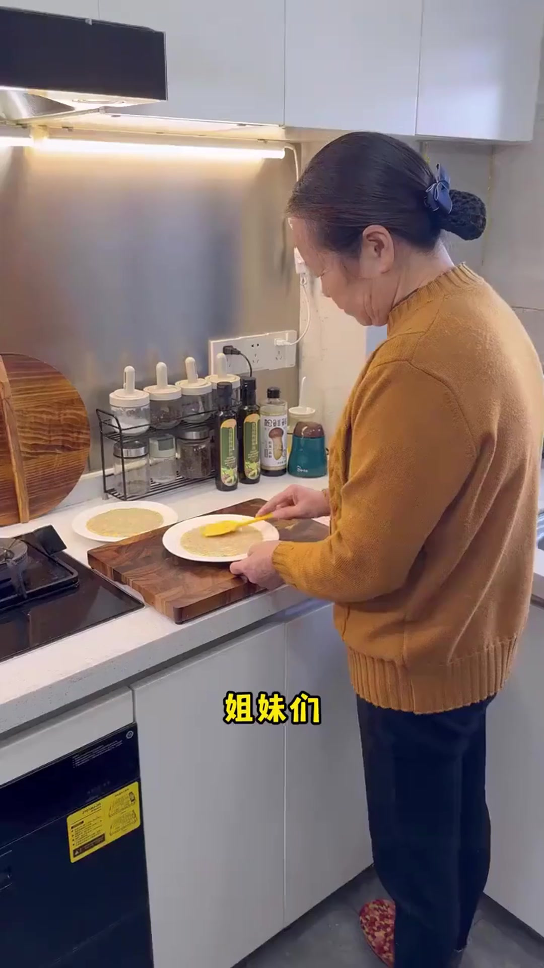 不知道怎么做虾给宝宝吃的,可以试试我婆婆做的这个玉米蒸虾排
