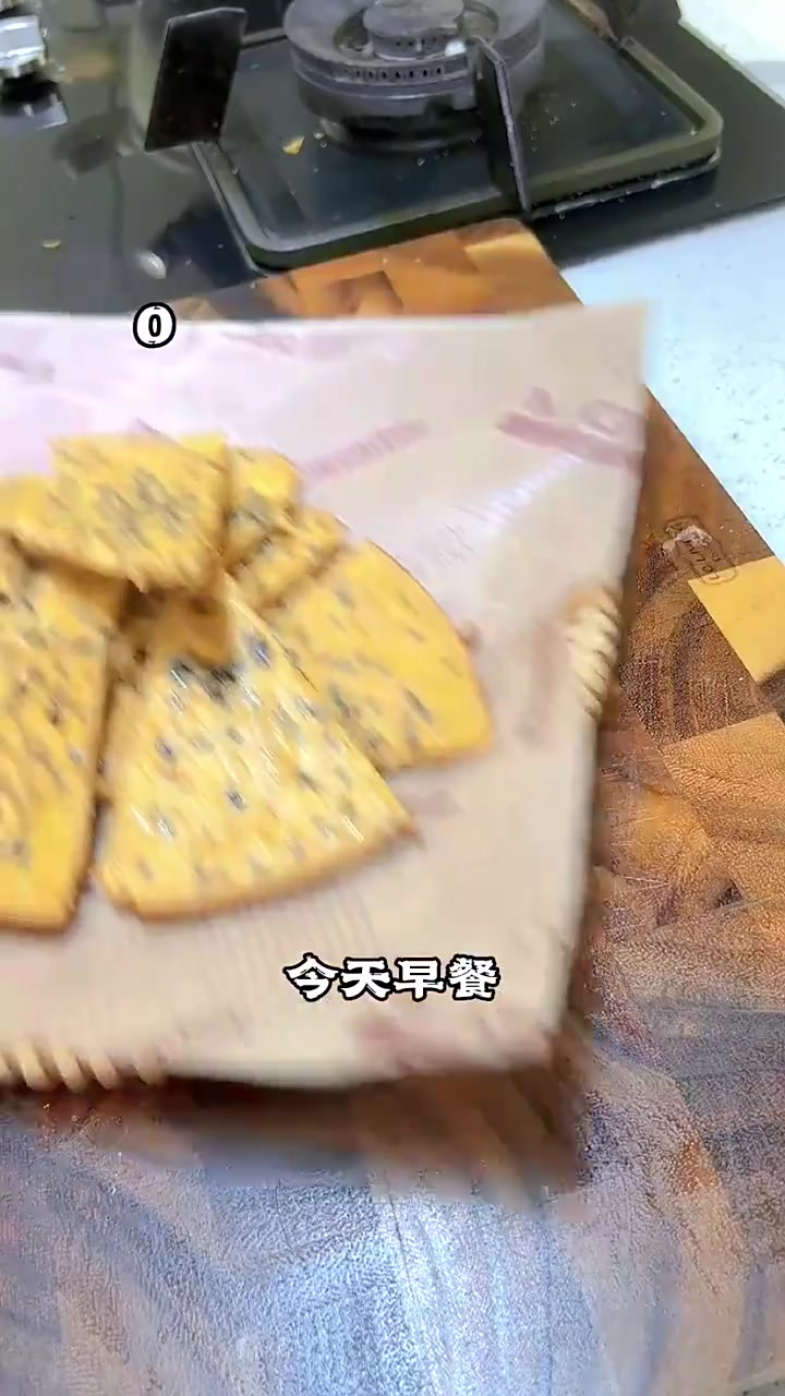 用控糖饼干给儿媳妇做了一个煎饼,体验饼干的不同吃法