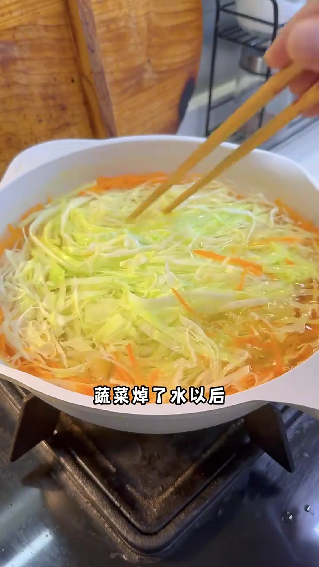 没有宝宝能拒绝汉堡，婆婆做的这个蔬菜汉堡，有菜有肉又有蛋