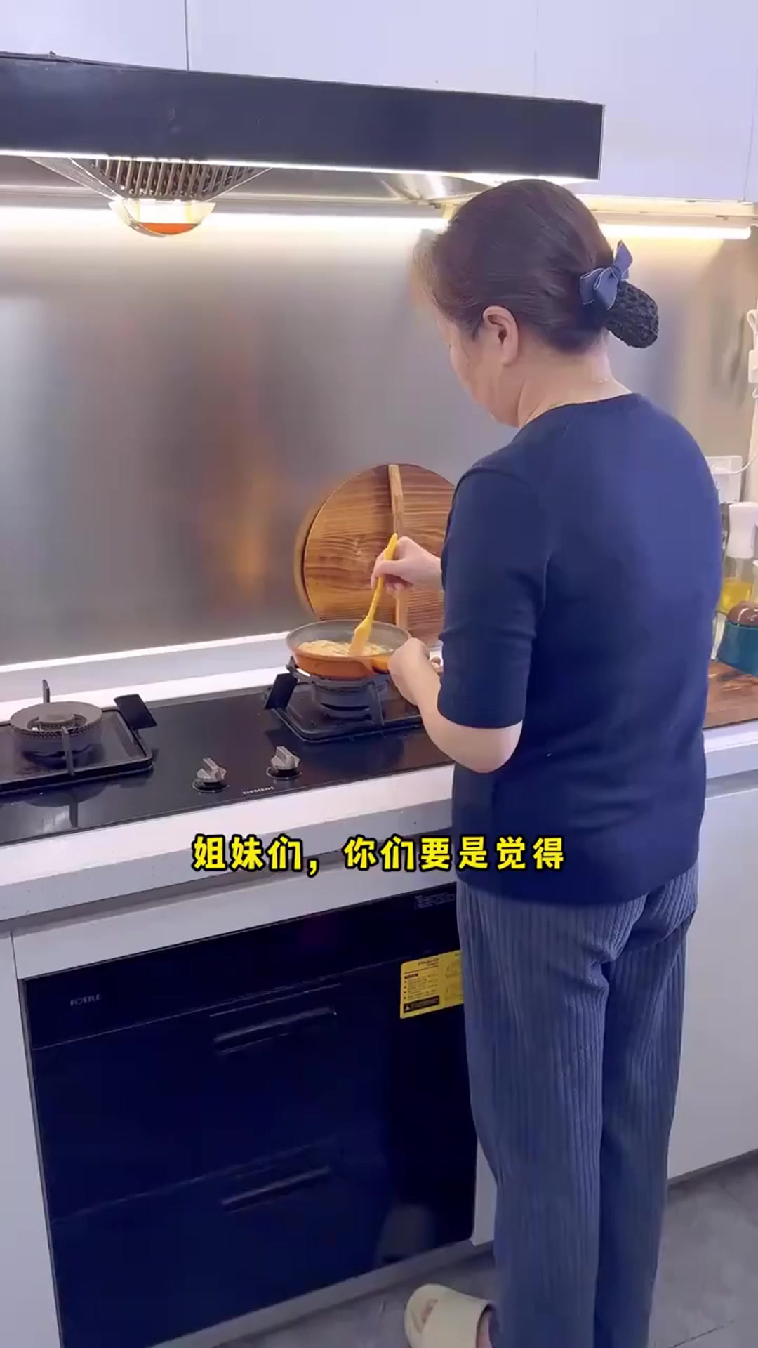 今天婆婆自制了一个，天然的宝宝调味料虾皮粉