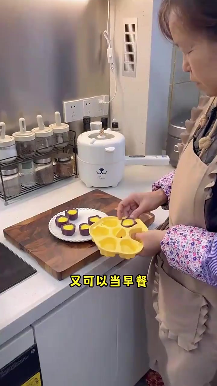 软软糯糯的蛋挞做法来了,紫薯蛋挞真好吃