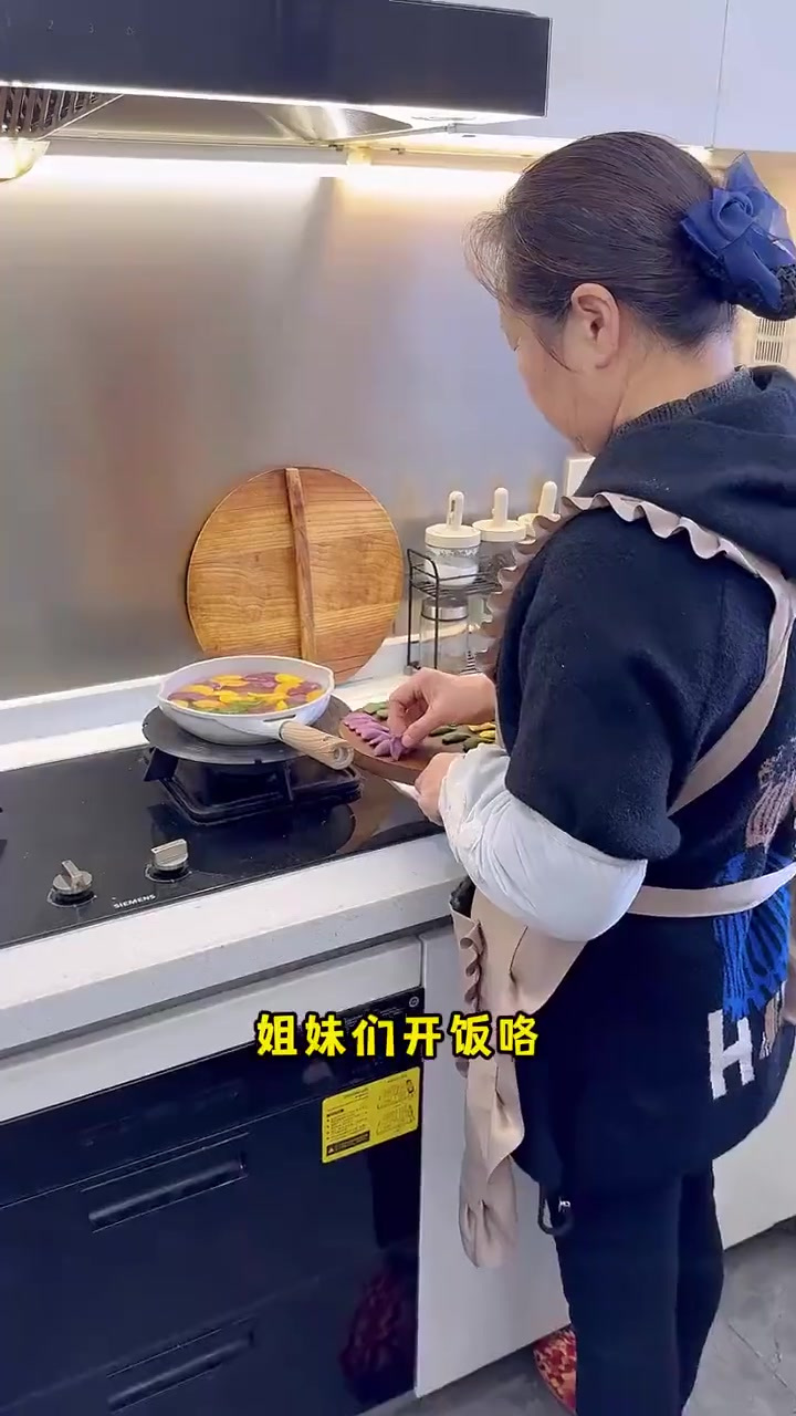 今天婆婆做了五彩水饺,颜值绝了,色香味俱全