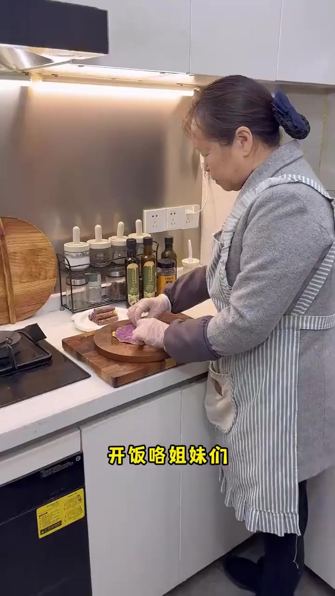 用紫薯做的鸡蛋饼，绝对是鸡蛋饼里面的神仙搭配