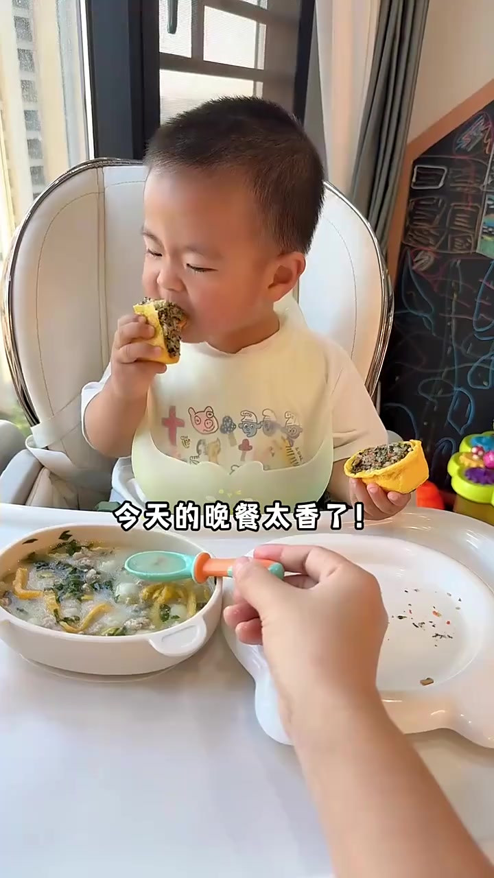 今天做的山药丸子汤特别好喝，配一个米饭卷，好吃又营养