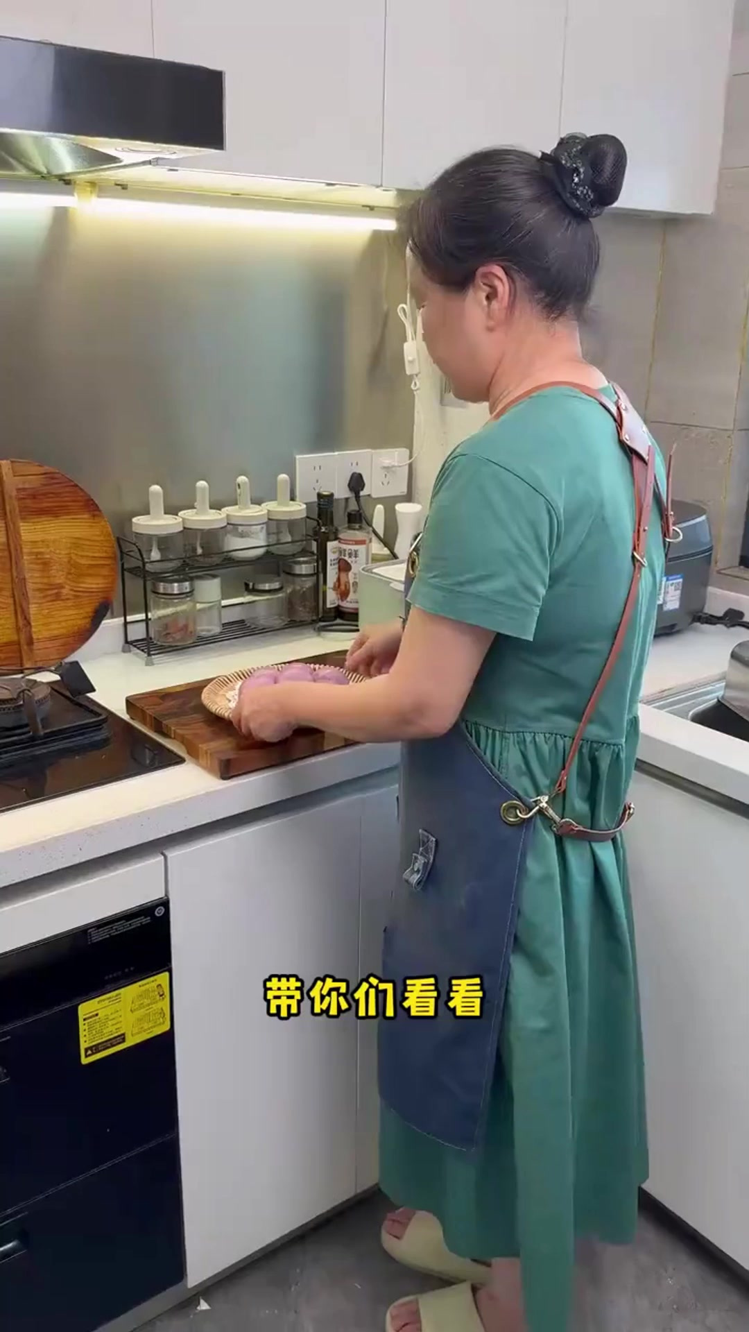 婆婆做的这个紫薯包一定要给宝宝试试，奶香奶香的紫薯馅巨好吃