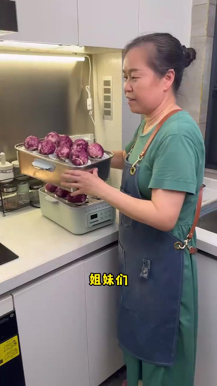 复刻了辅食店的奶香紫薯包，口感完全不输辅食店买的