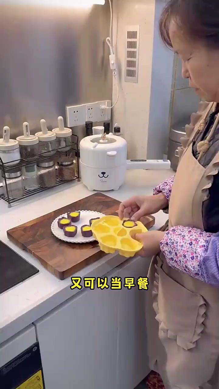 软软糯糯的蛋挞做法来了,紫薯蛋挞真好吃