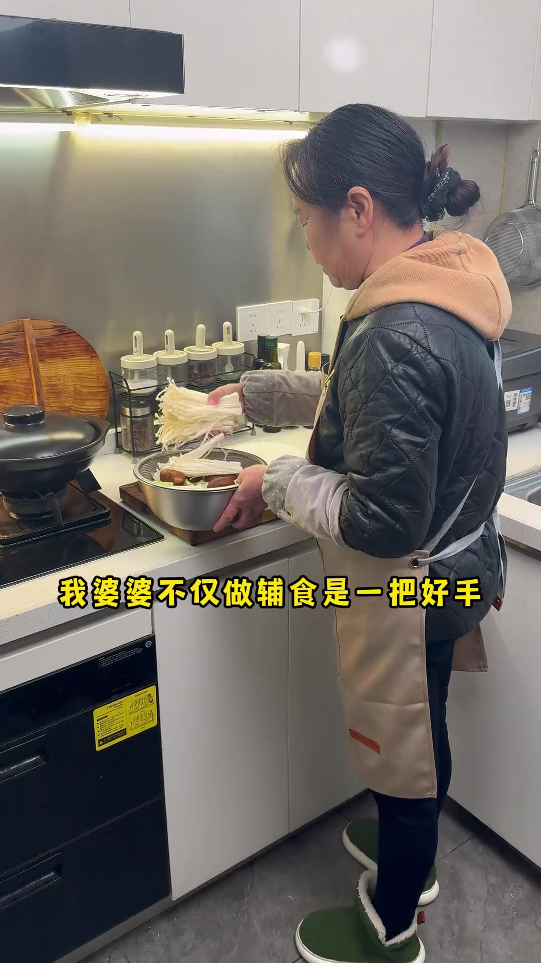 和婆婆把日子过成闺蜜的样子,我们一起吃韩式辣白菜豆腐汤
