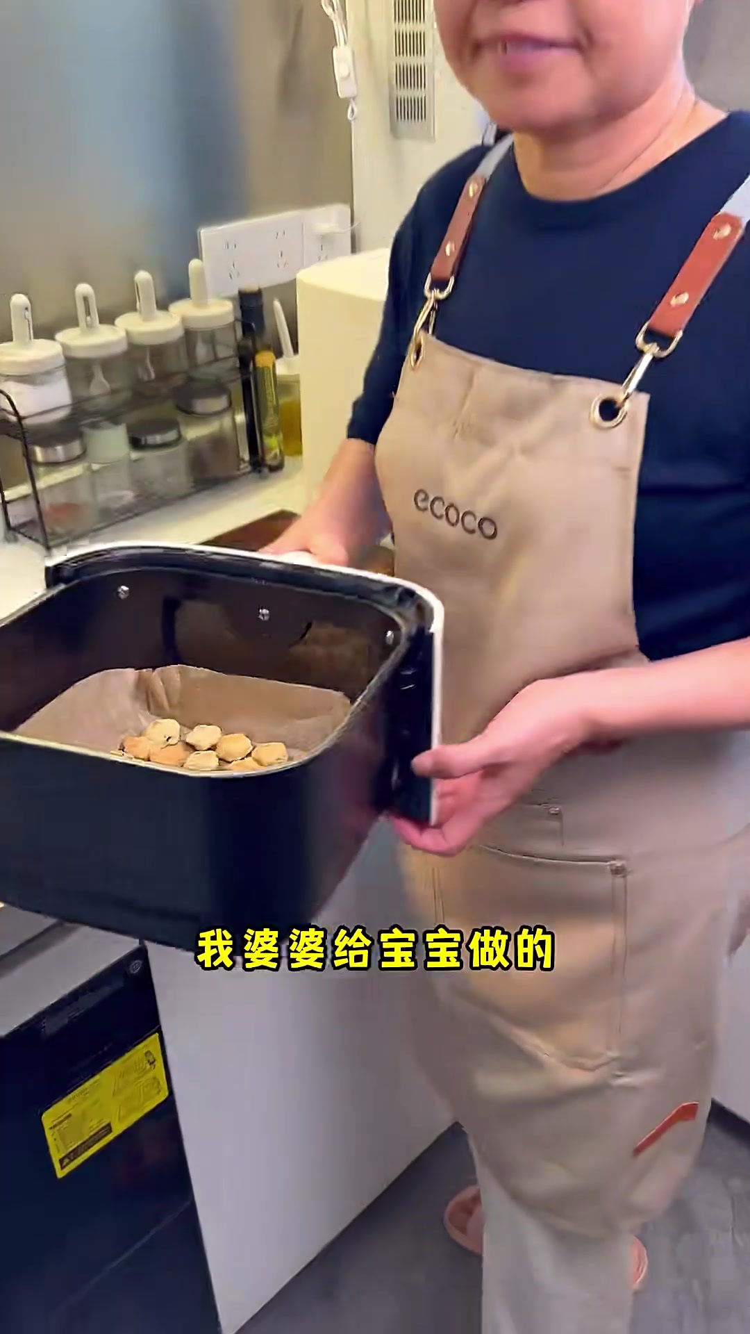 这个葱香小饼干想推荐个所有宝宝,简单好做又健康,而且特别好吃
