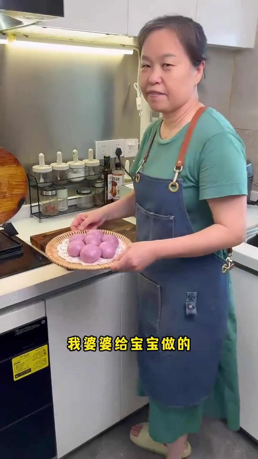 婆婆做的这个紫薯包一定要给宝宝试试，奶香奶香的紫薯馅巨好吃