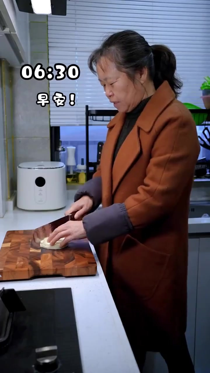 今天用没包完的饺子皮，做了一个饺子皮面片汤