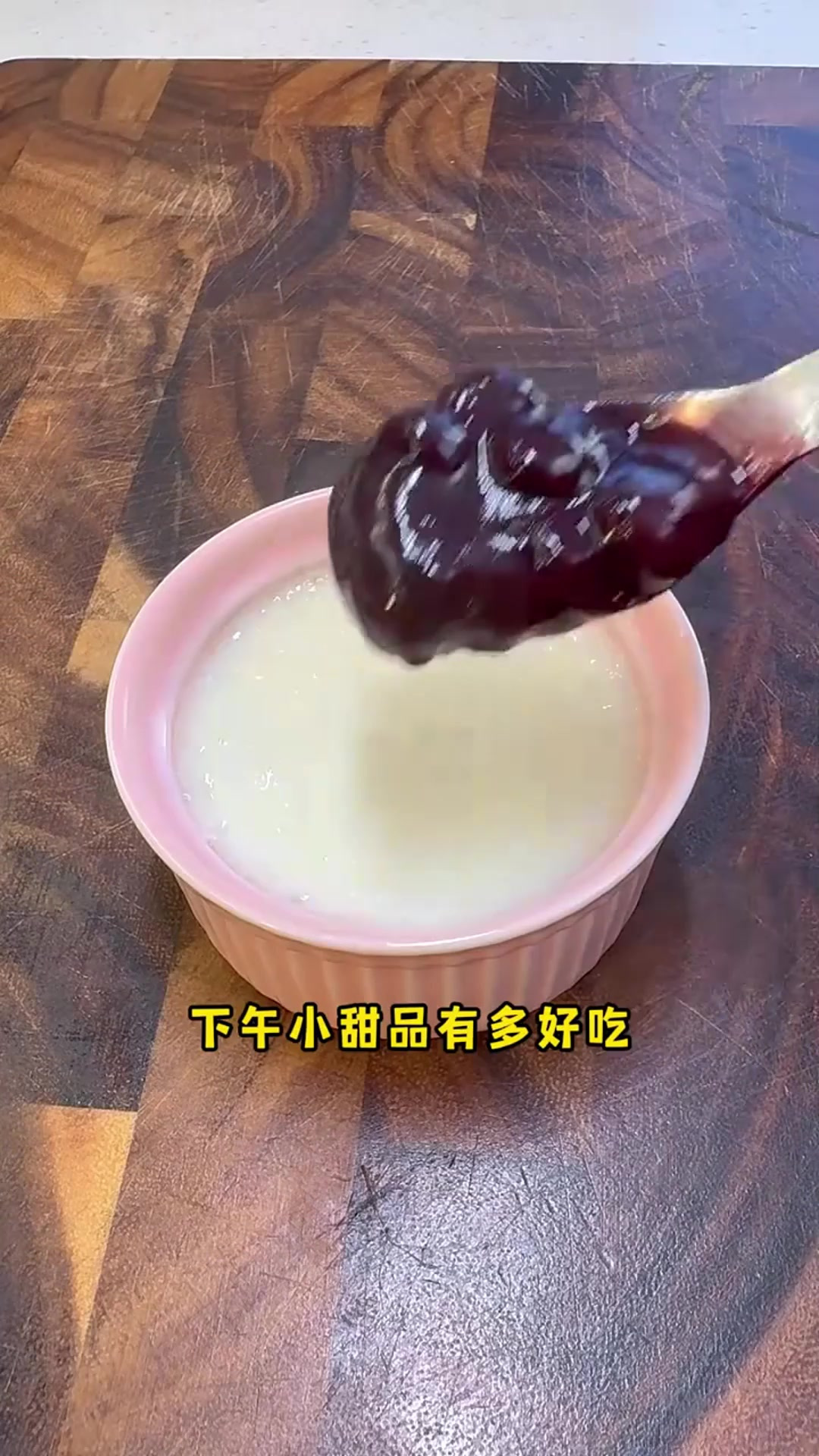 好吃到舔盘子的蓝莓双皮奶，这个小甜品酸酸甜甜，没有宝宝能拒绝