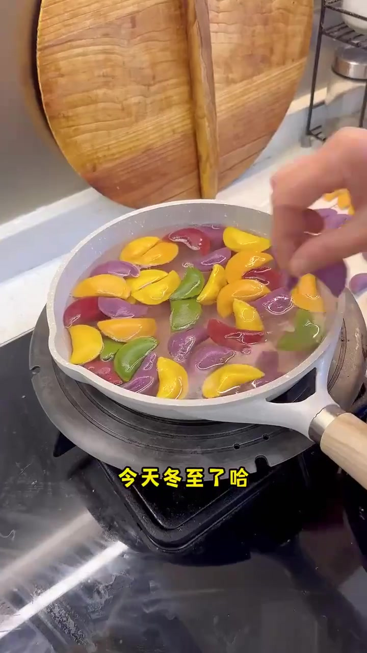 今天婆婆做了五彩水饺,颜值绝了,色香味俱全