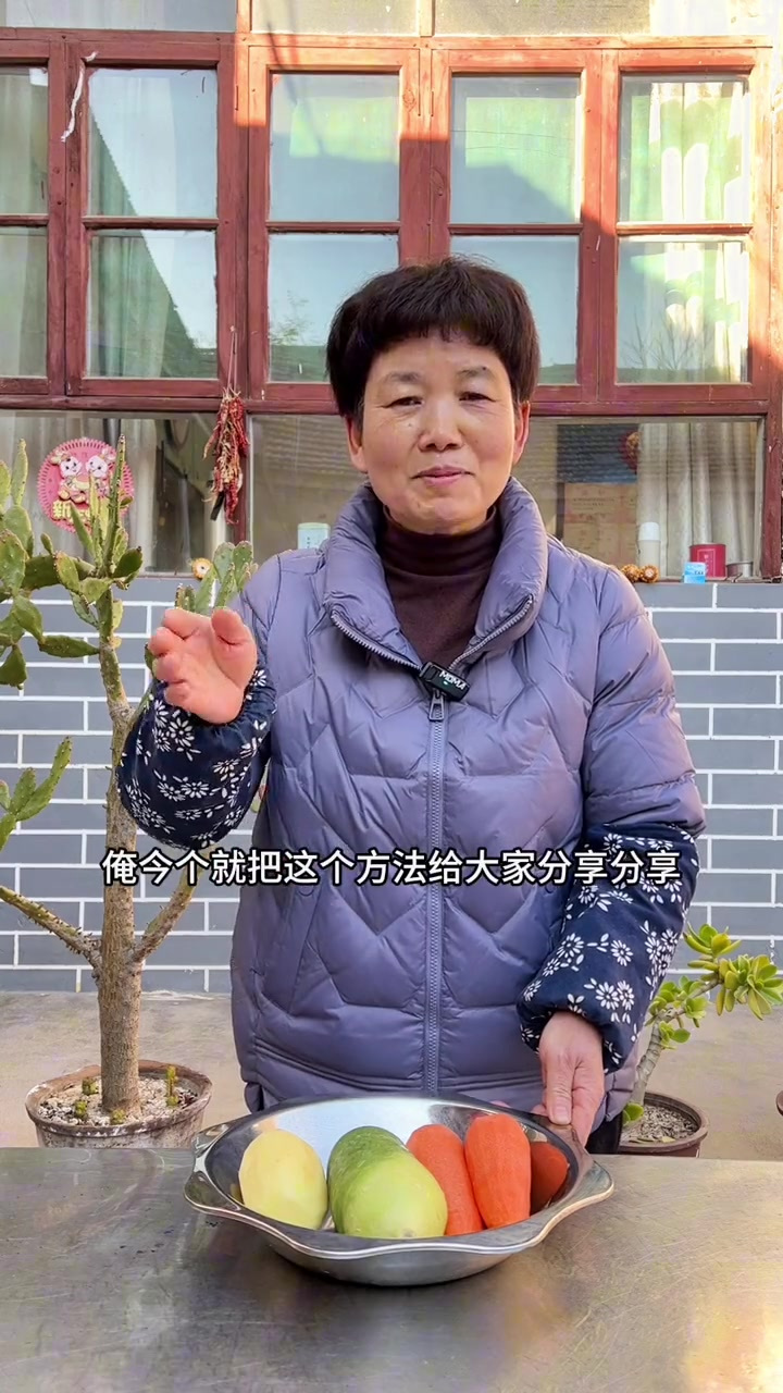 今天分享一个粉蒸蔬菜的家常版做法,五彩缤纷