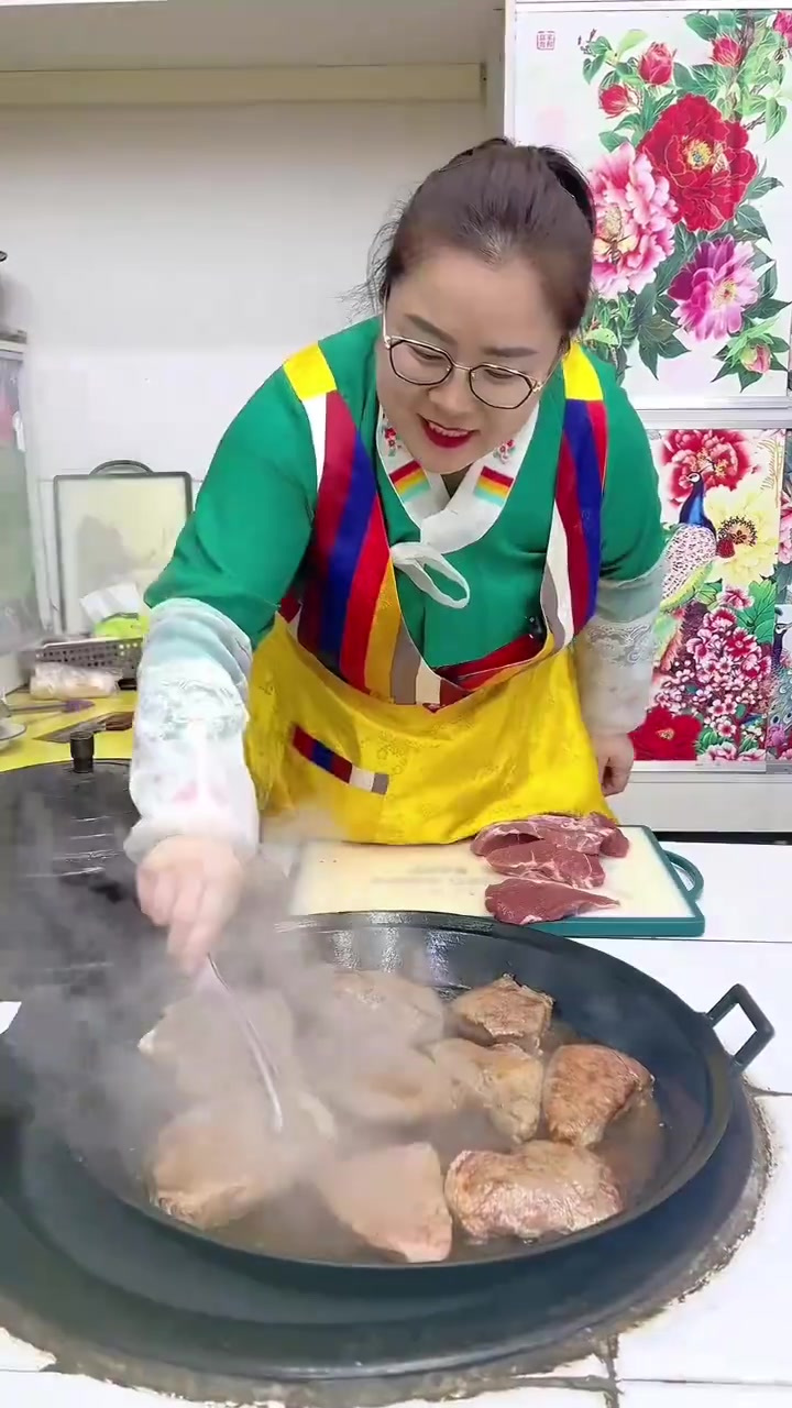 这辣炖牛肉锅真的太香了，可给我香迷糊了