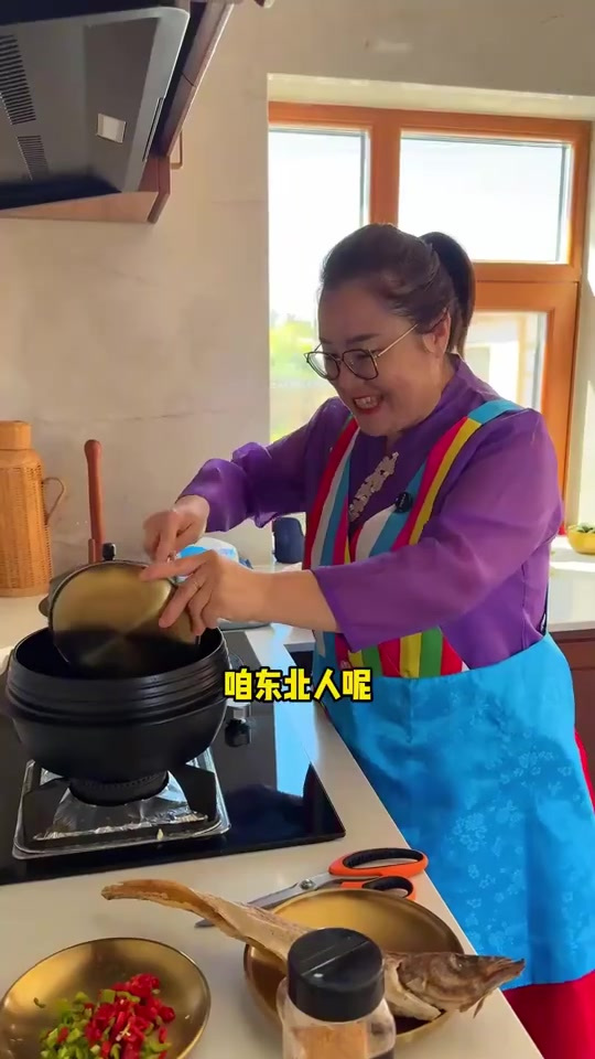 家乡的鸡心果终于熟了!山上长的红彤彤的一大片