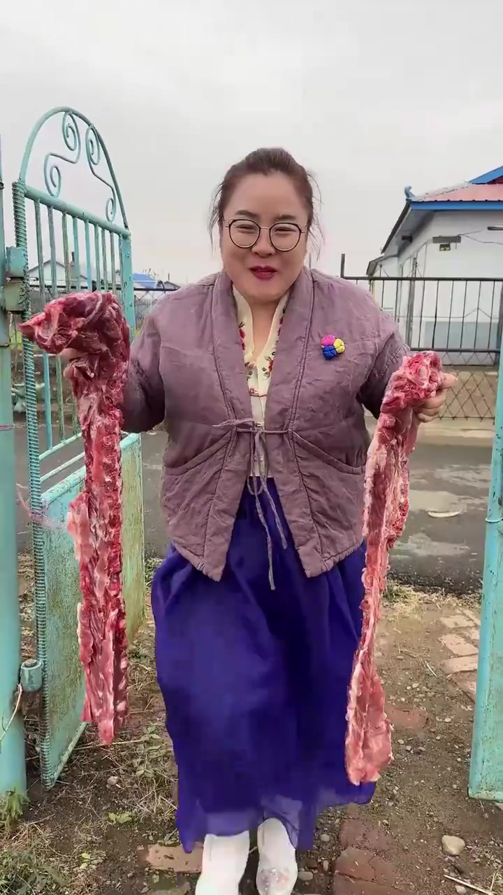 暖心暖胃的,脊骨土豆汤太好吃了,真的好下饭啊