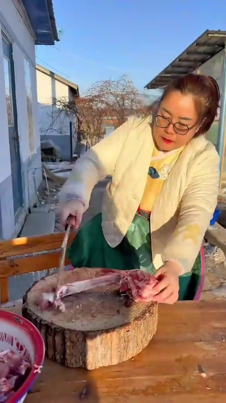 铁锅炖一切，铁锅排骨鱼来了，香迷糊了给我