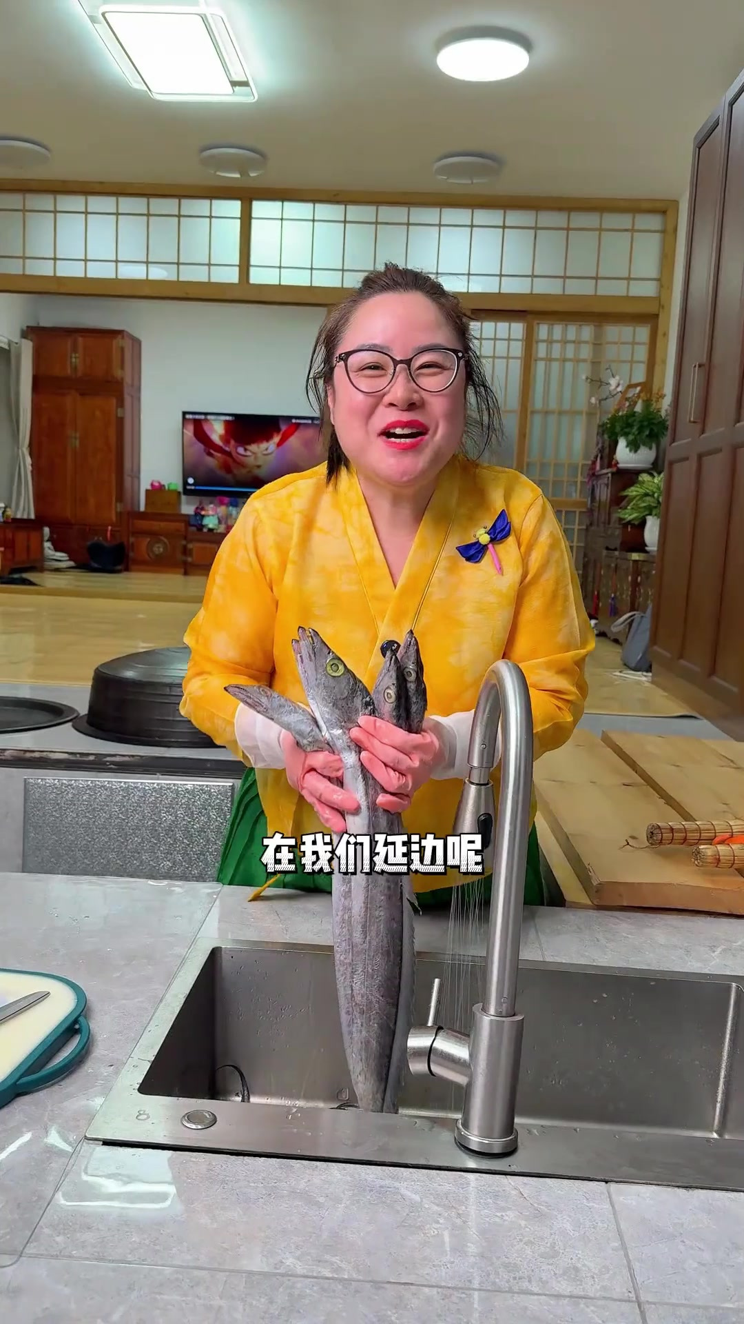 我哥想吃刀鱼，给他做上一锅刀鱼炖萝卜