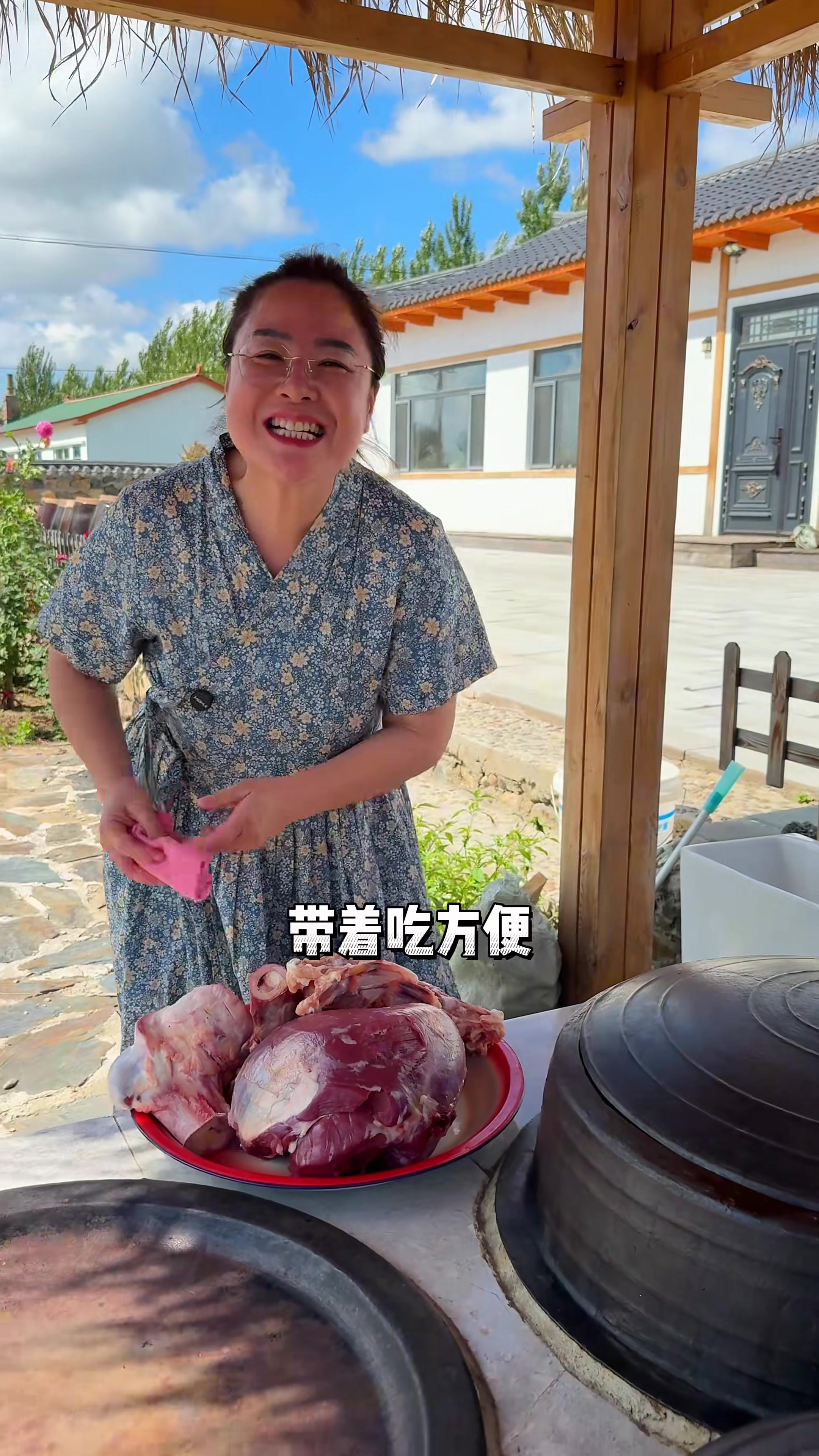 院子里的苏子都成熟了，做一个紫苏牛肉酱卷饼拌面条都贼香