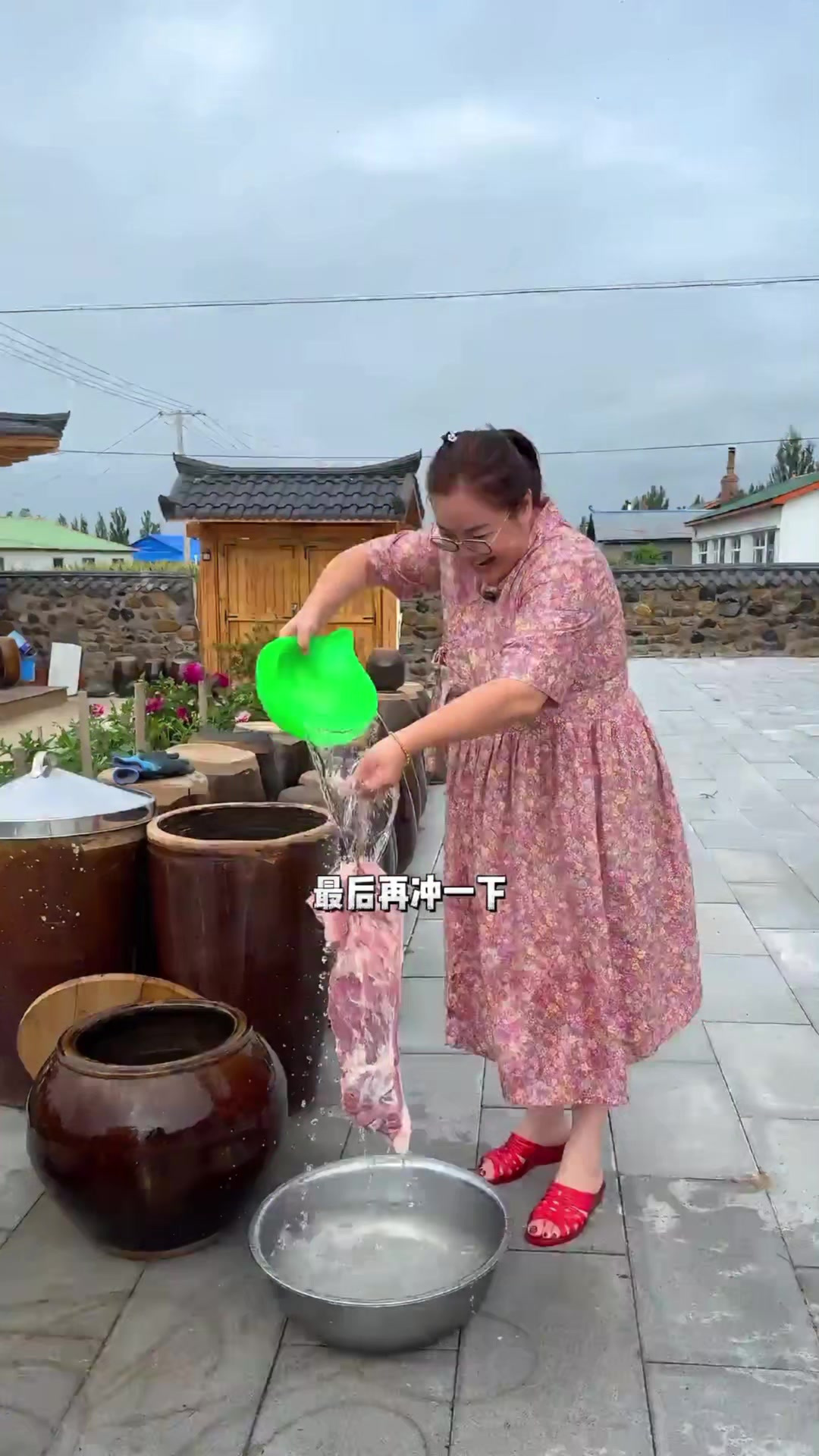 天天吃素菜家里人都有意见了,今天做个延边特色菜烤五花肉