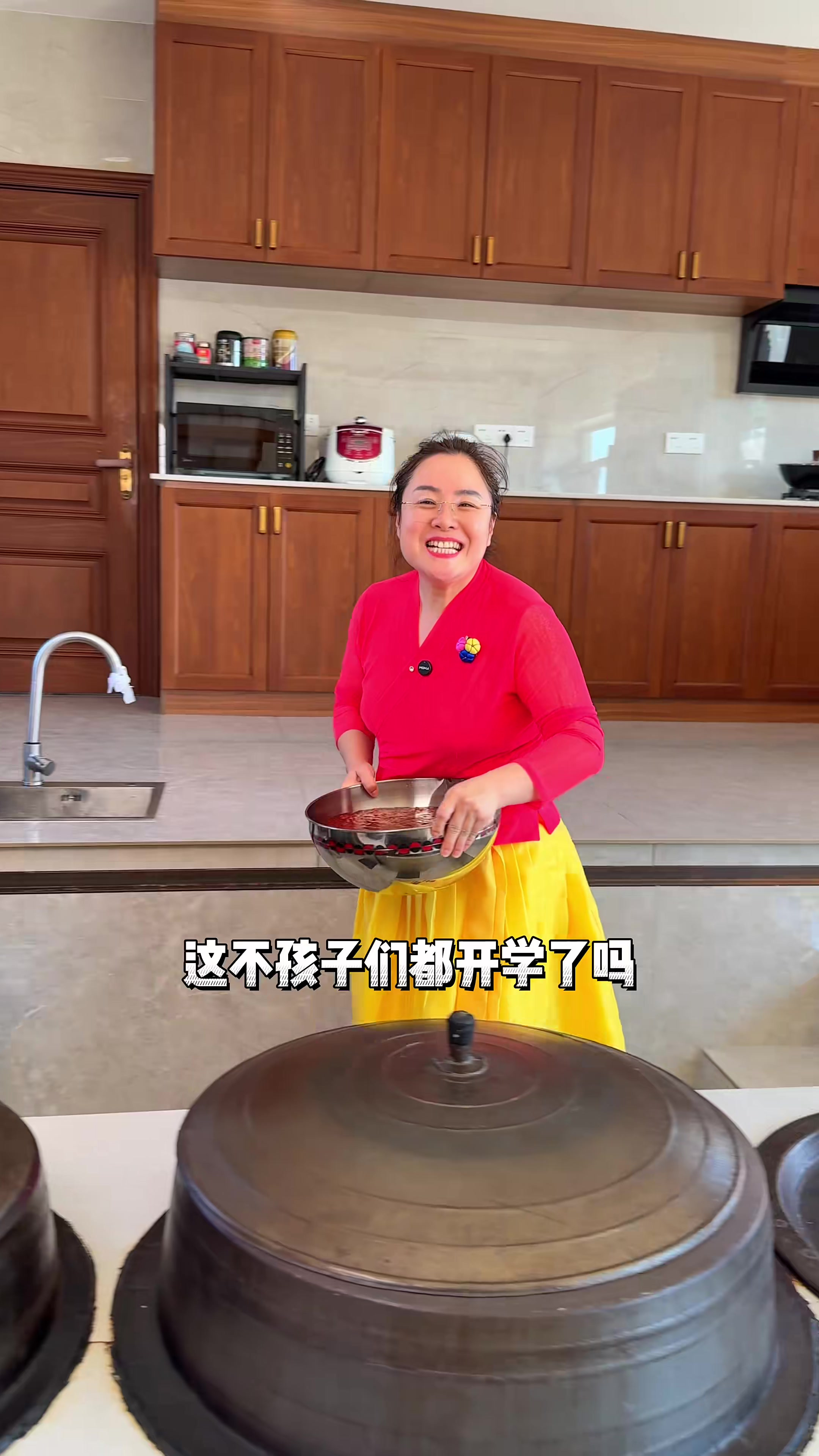 儿时回忆月亮糕，糯米裹着甜甜的豆沙馅老好吃了