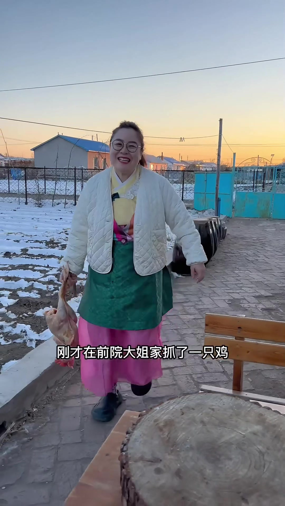 给老爸做了他爱吃的地锅鸡，老爸今天可喝高兴了