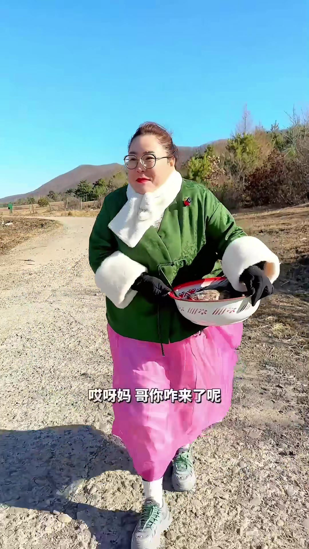 天冷吃点热乎的，炖上一锅明太鱼辣白菜，再吐噜一口粉条子嗄嗄香