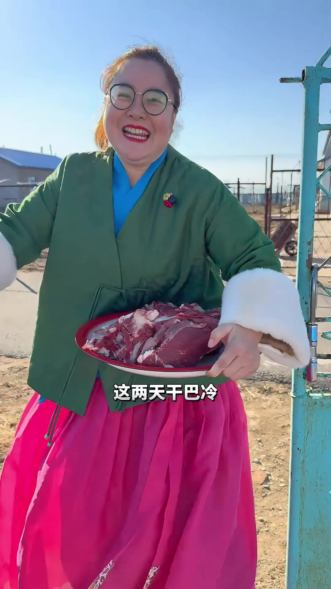 来上一碗牛肉汤饭，热热乎乎的可老得劲了