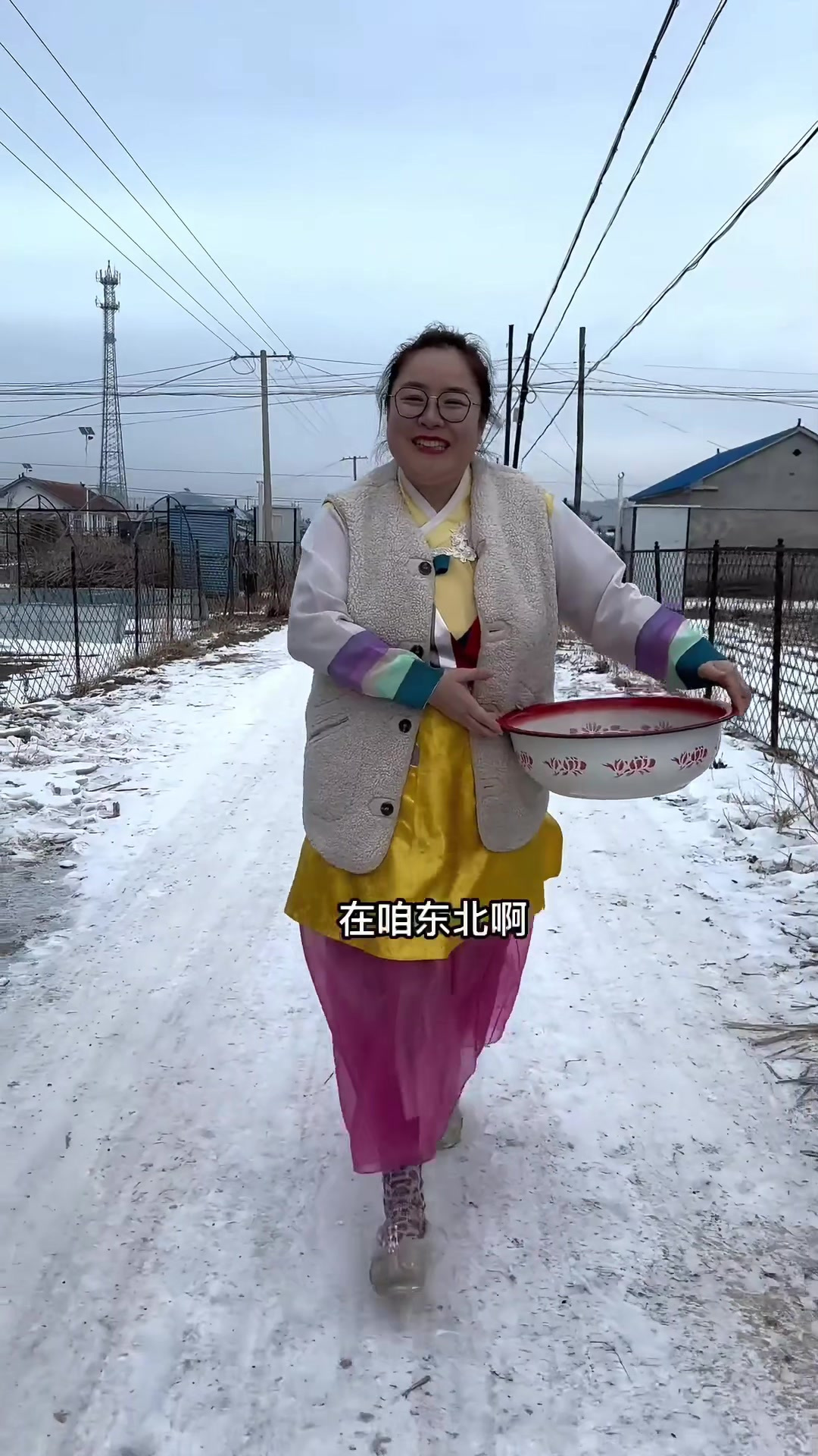 坐在热炕头上，喝上一碗热乎乎的朝鲜族特色辣泥鳅汤太幸福了