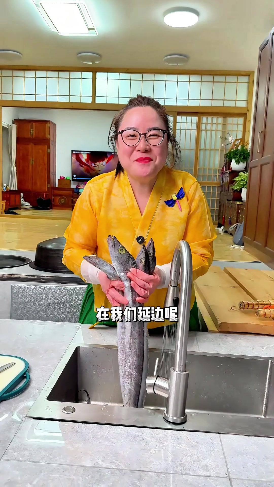 我哥想吃刀鱼，给他做上一锅刀鱼炖萝卜