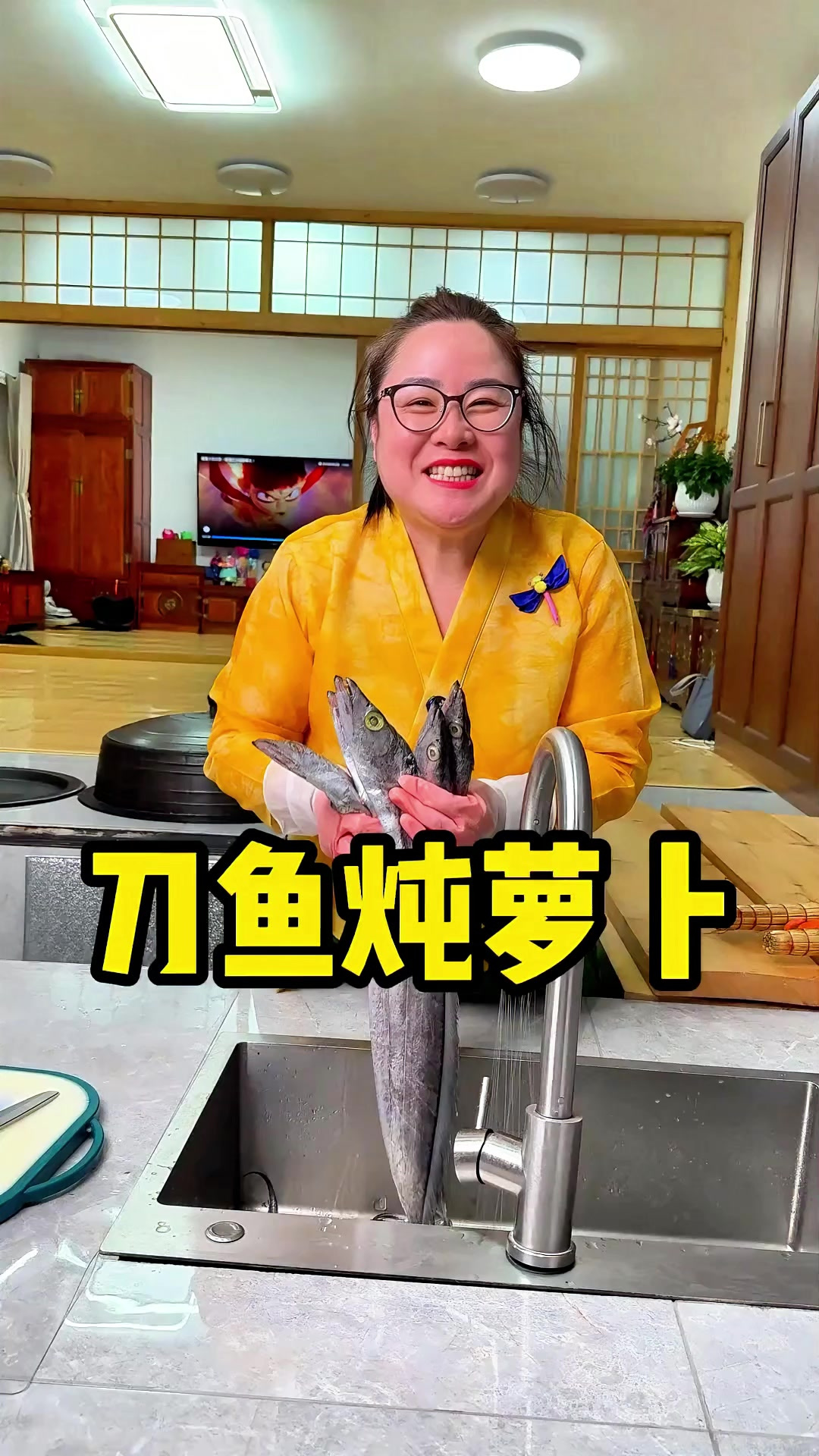 我哥想吃刀鱼，给他做上一锅刀鱼炖萝卜