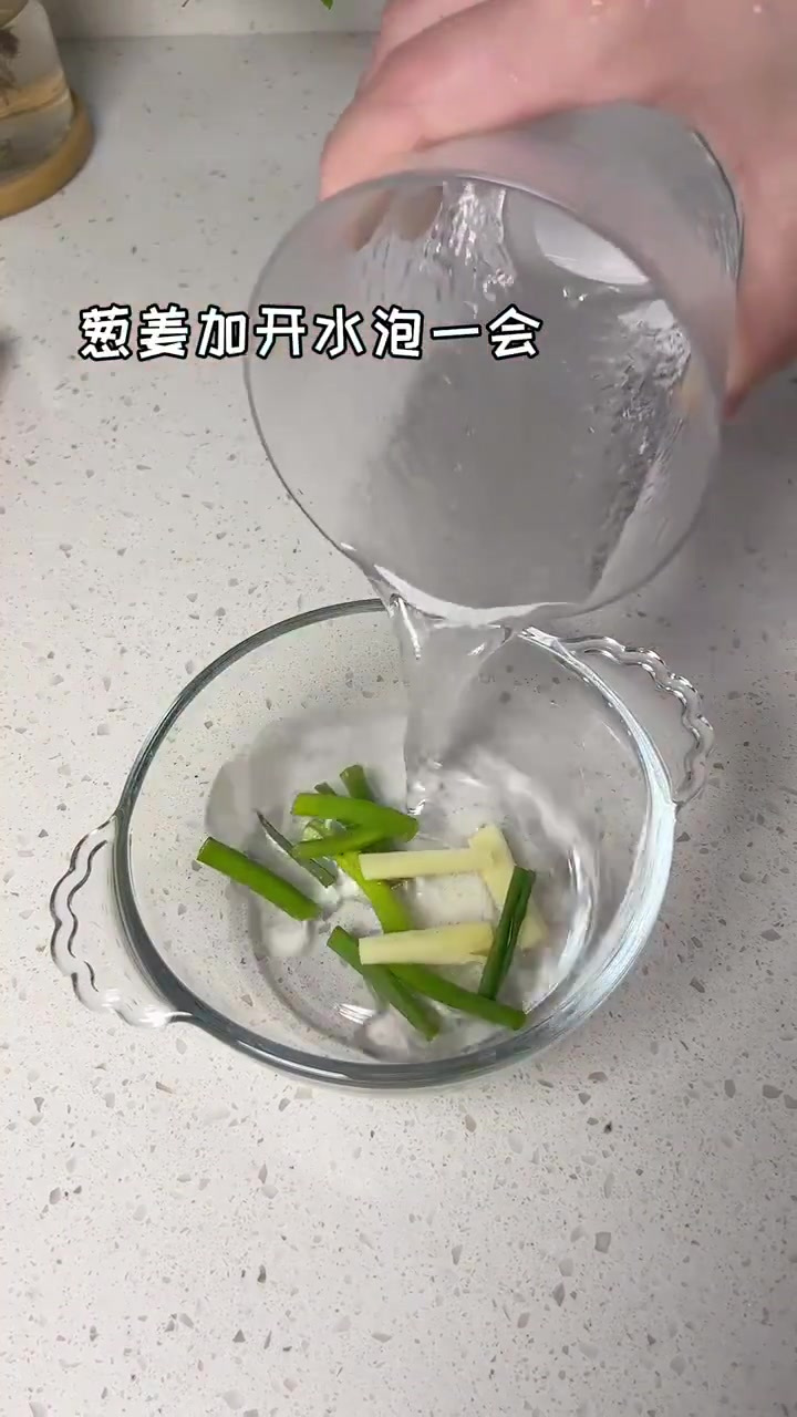 辅食肉丸鲜汤面，早餐来啦喝满了水的肉肉特别蓬