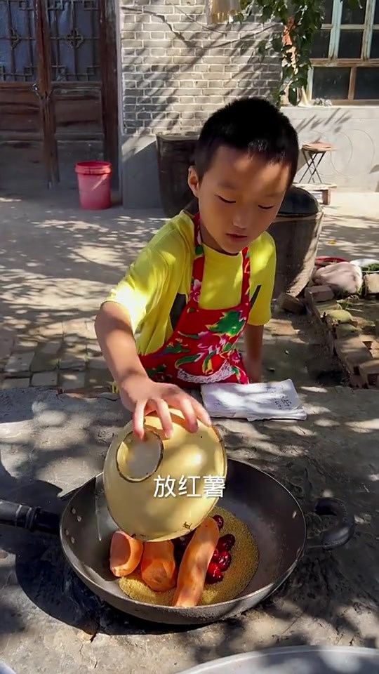 莲花座红鲤鱼馒头，叔叔阿姨哥哥姐姐觉得做的怎么样