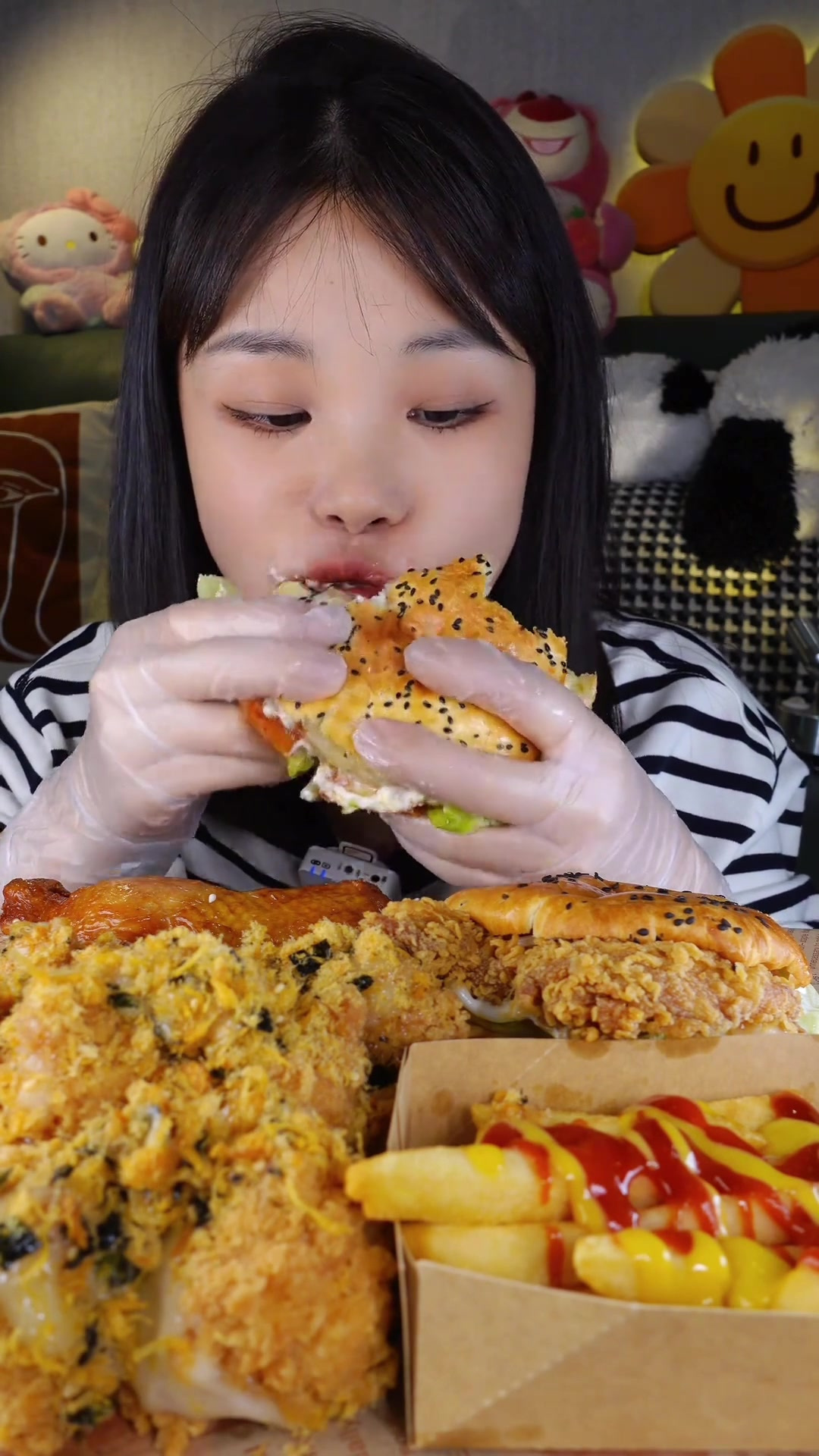 汉堡就要大口吃,配上大鸡腿真的好幸福啊