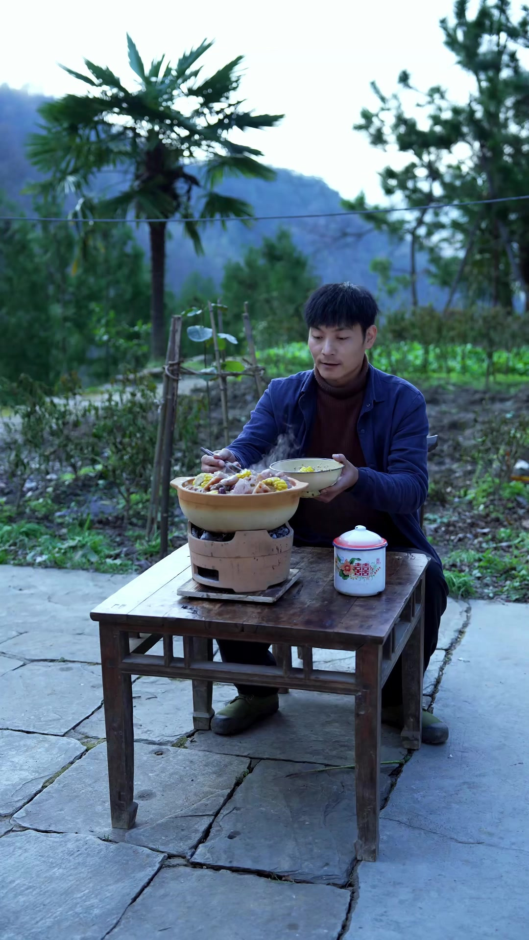 一锅莲藕炖猪蹄，却能带来无尽的温暖