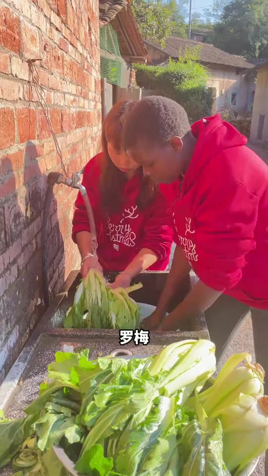 做个又香又辣的干锅肥肠，超级好吃，不愧是下饭界的扛把子