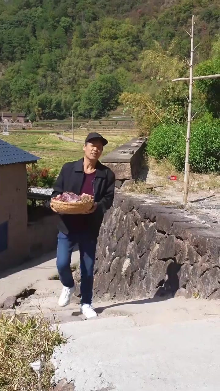 大家都馋火锅啦,一起做了顿正宗牛油火锅吃