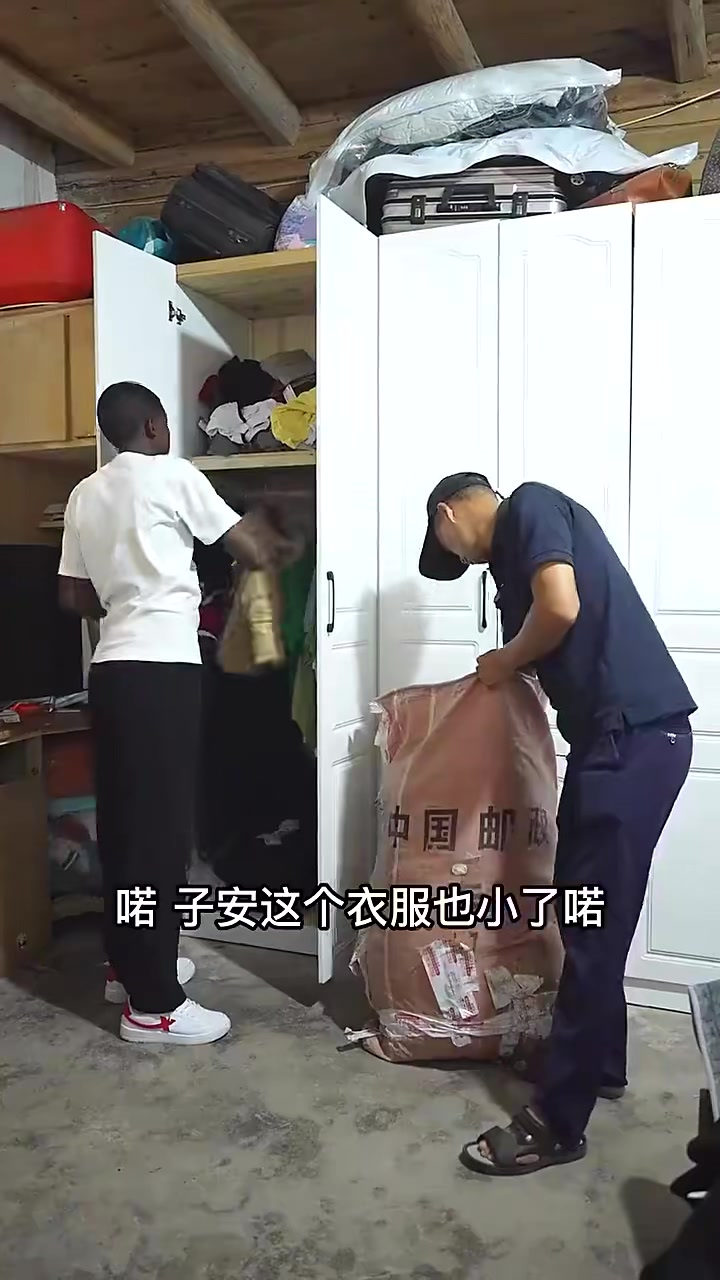 大哥杀了鹅,炖上芋头真好吃!果然大鹅和铁锅更配