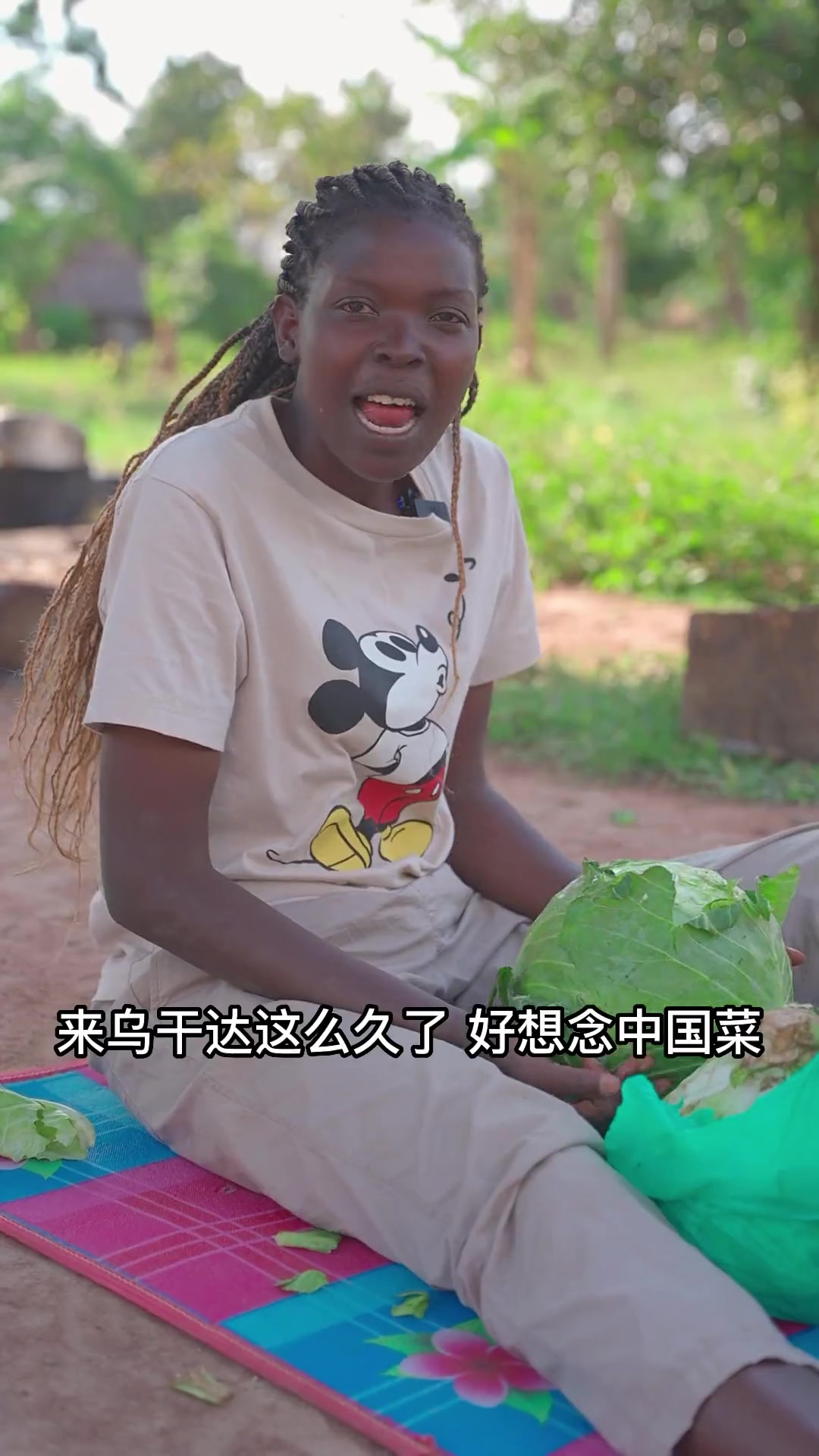她们第一次吃饺子，虽然包出来的造型千奇百怪，但味道还是很美味