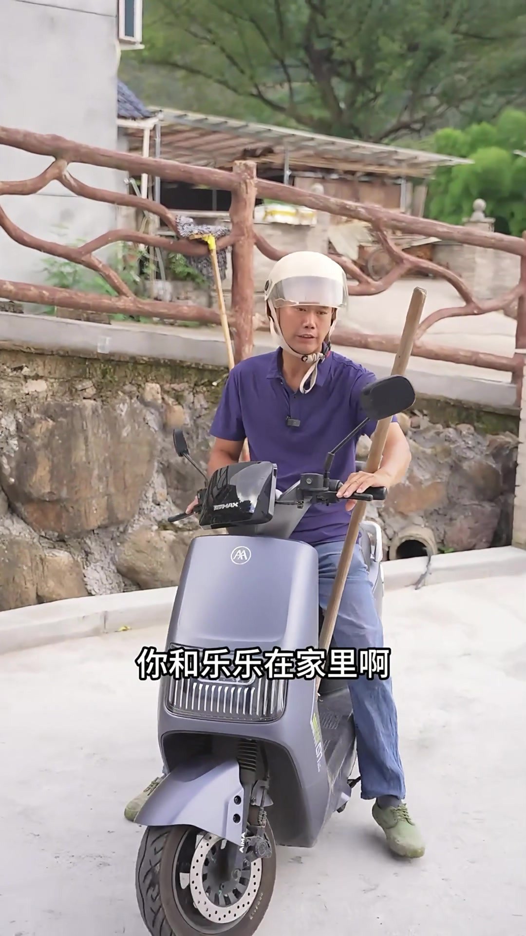 农村生活如此简单又平凡，一碗热饭，一盘自己种的菜有家人在身边