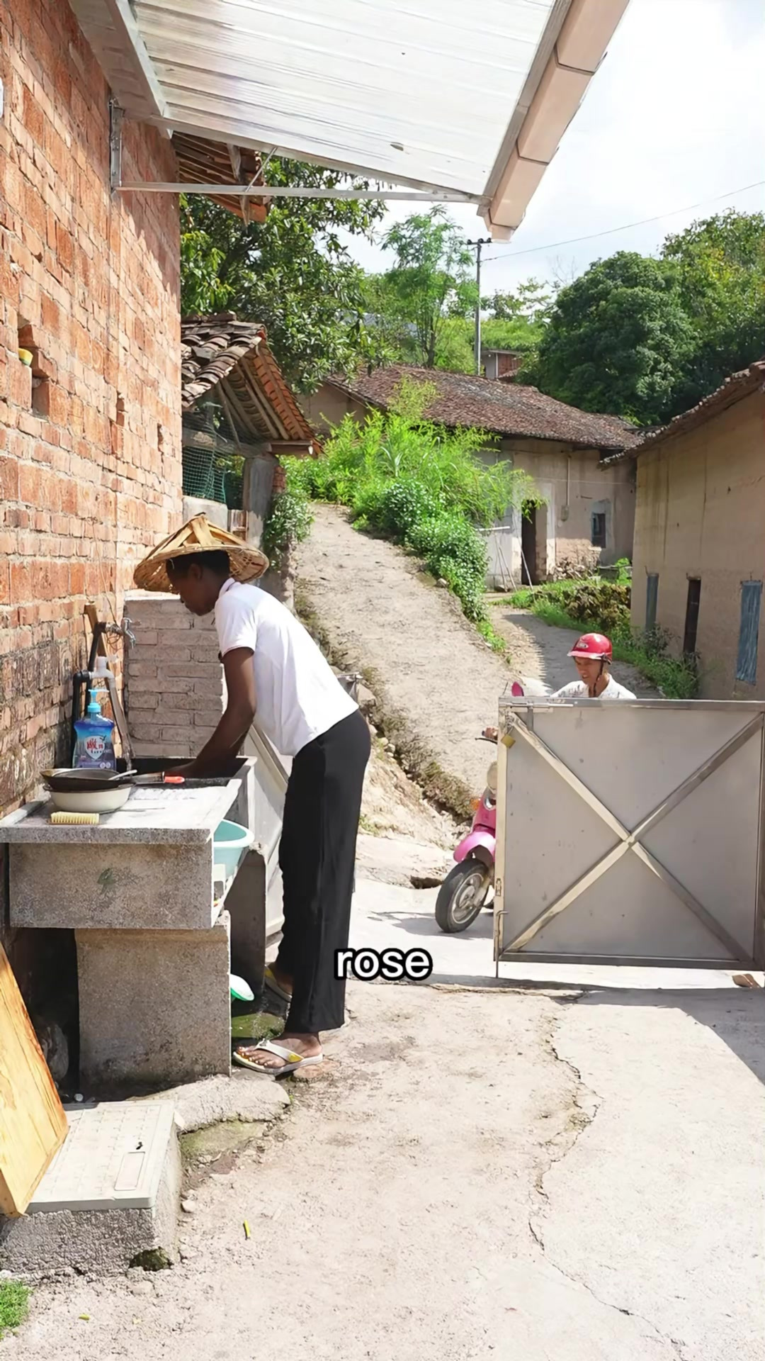 熬点猪油炒干锅包心菜,剩下的猪油渣蘸白糖真好吃